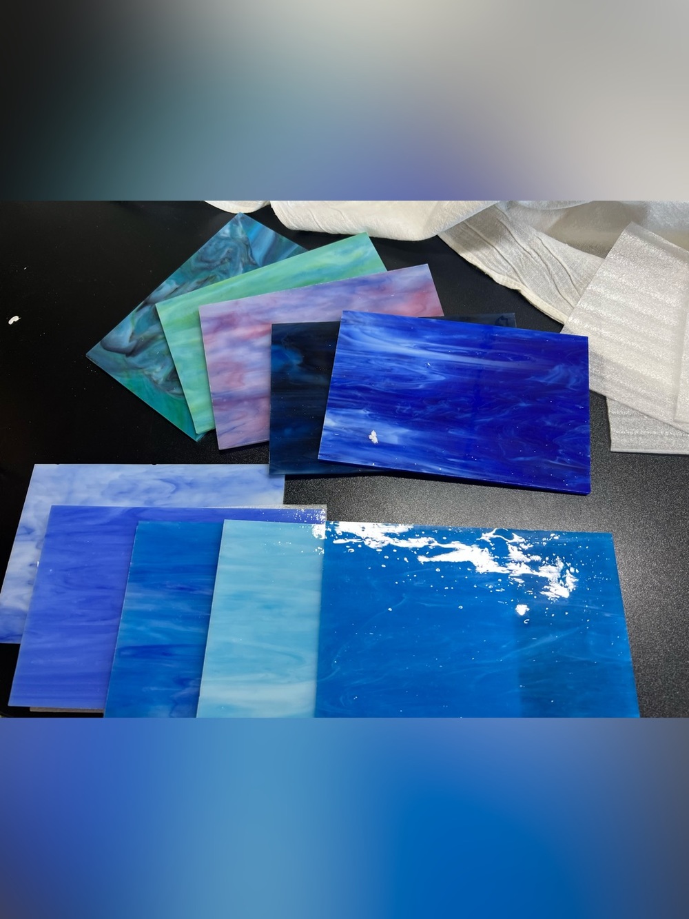 10 Art Glass Slabs Blue Swirls 6x4

Thin glass slabs great for display or crafts